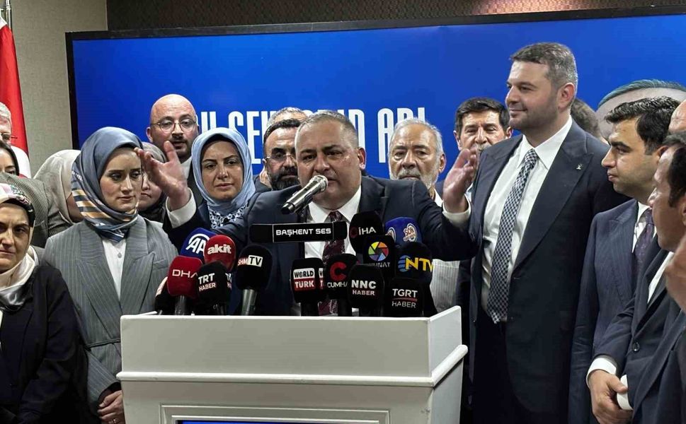 AK Parti'ye geçen Keçiören Belediye Başkanı Özarslan: 'Nasıl geçmişte kapılarımız sonuna kadar herkese açıksa bundan sonra da açık olacak'