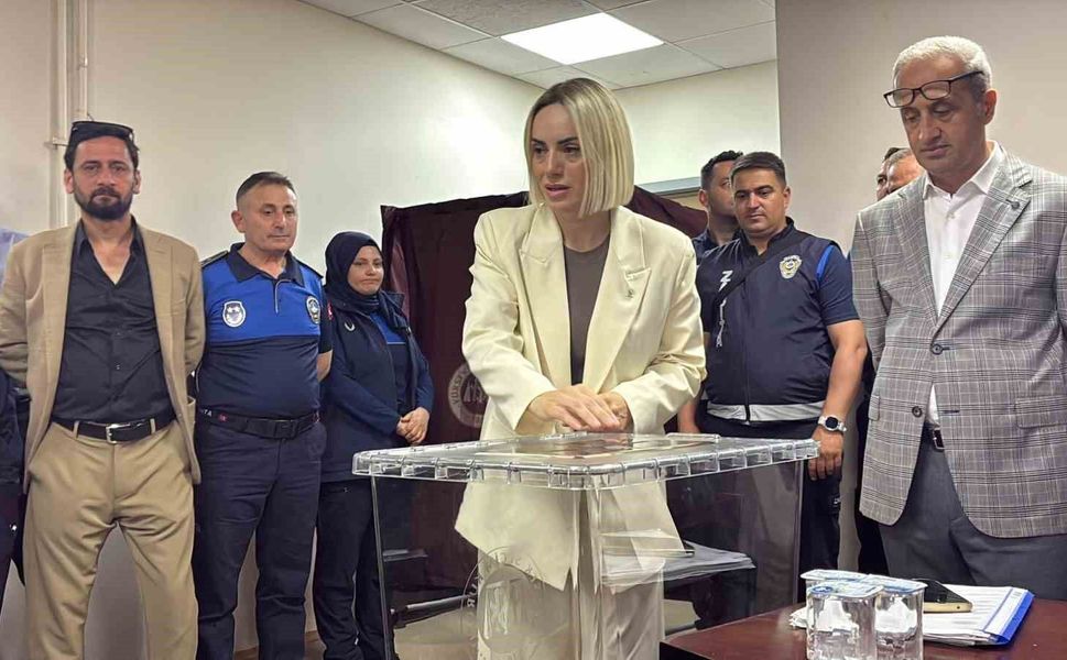 Akçakoca Belediyesi başkan vekili Alev Ünal oldu