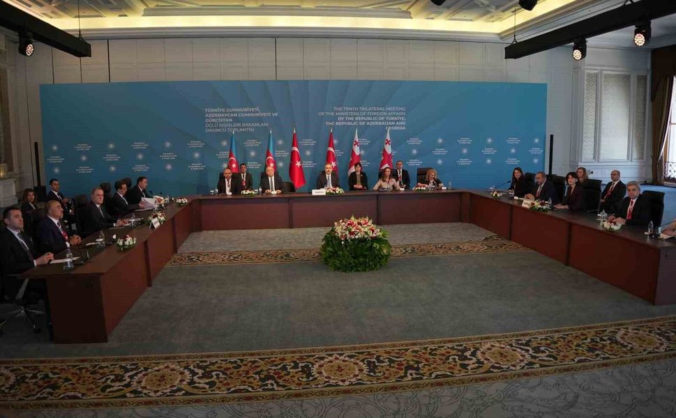 Azerbaycan ve Gürcistan Dışişleri Bakanları'ndan bölge için 'barış' mesajı