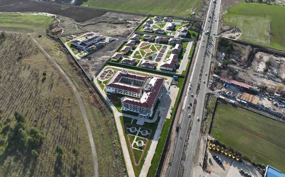 Bakan Göktaş, Diyarbakır'ın ilk huzurevinin olduğu kampüste incelemelerde bulundu
