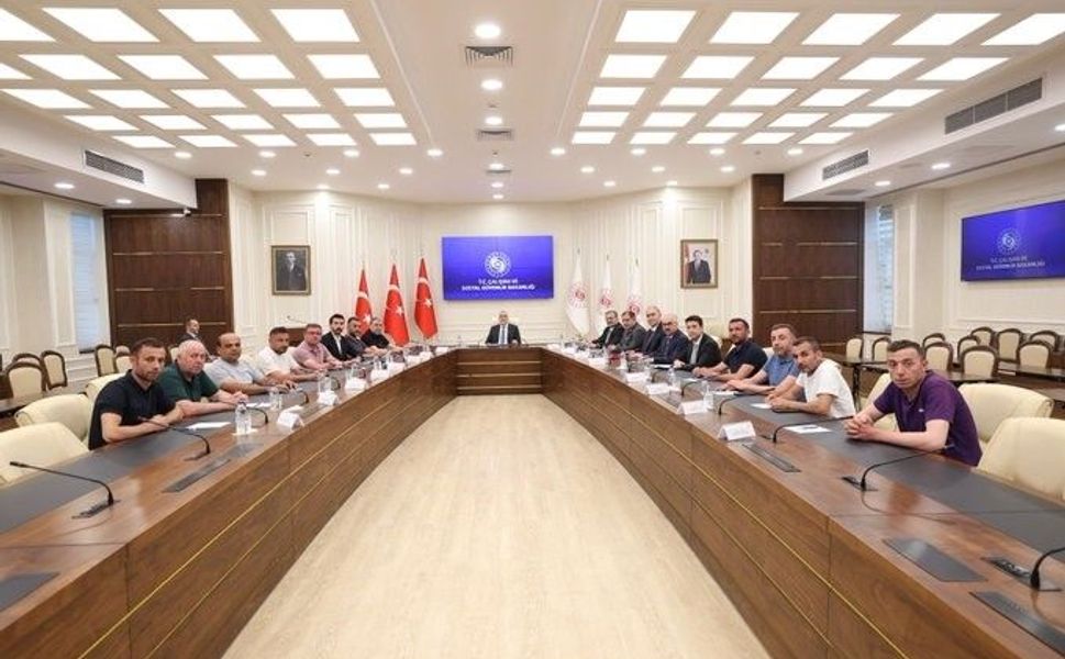 Bakan Işıkhan, Türkiye Maden İşçileri Sendikası Genel Başkanı Akçul'u kabul etti