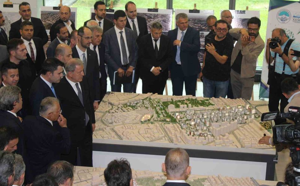 Bakan Kurum ve Yumaklı'dan Kayseri temasları