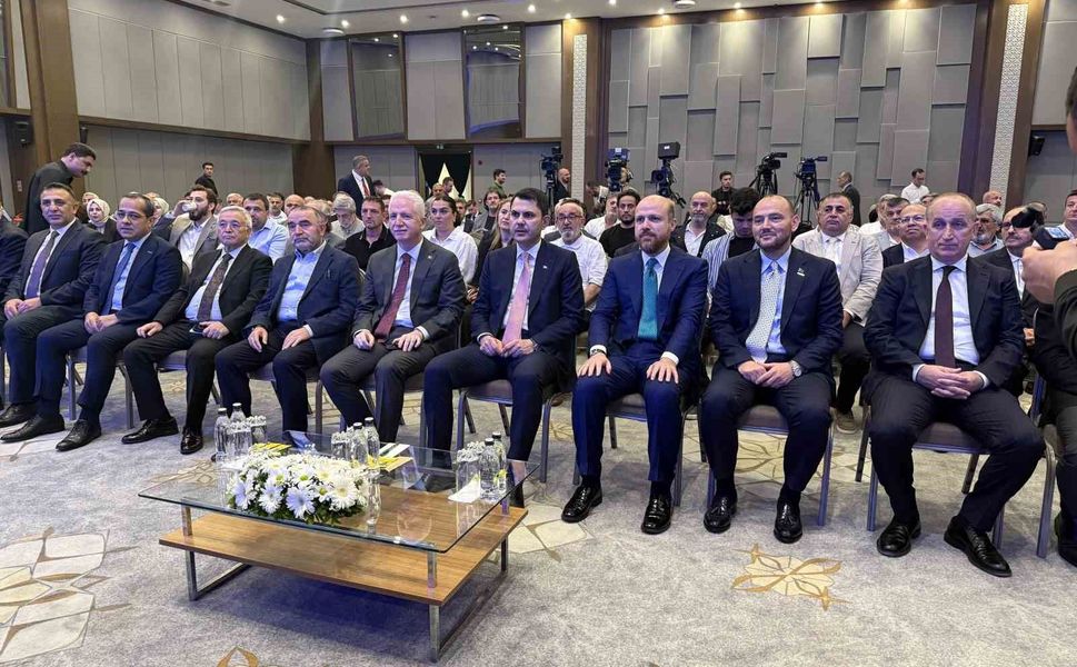 Bakan Kurum: 'Yarısı Bizden kampanyası kapsamında İstanbul'un 39 ilçesinde 233 bin konutun dönüşüm süreci devam ediyor'