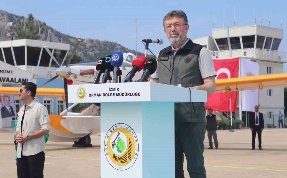 Bakan Yumaklı: '28 uçak, 119 helikopter, 14 İHA ile yeşil vatanımıza havadan kalkan oluyoruz'