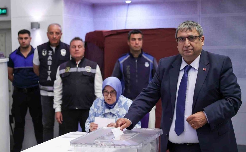 Buca Belediyesi'nde Başkanvekili CHP'li Hüseyin Benzer oldu