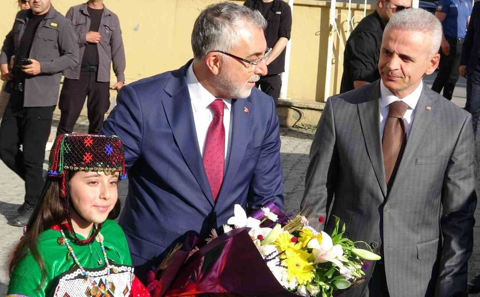Çalışma Bakanı Işıkhan Ardahan'da