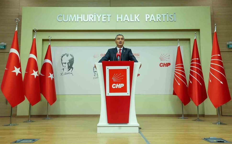 CHP Antalya ve Kayseri il başkanları görevden alındı