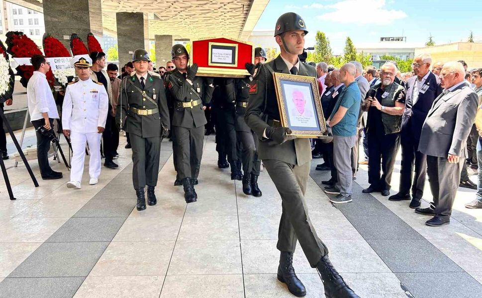 CHP Genel Başkanı Kılıçdaroğlu, Emekli Hava Savunma Albayı Türeli'nin cenaze törenine katıldı