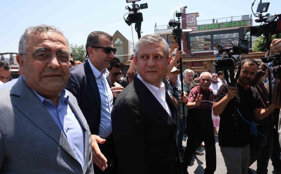 CHP Grup Başkanı Özel, Selahattin Demirtaş'ın selamını Diyarbakırlılara iletti