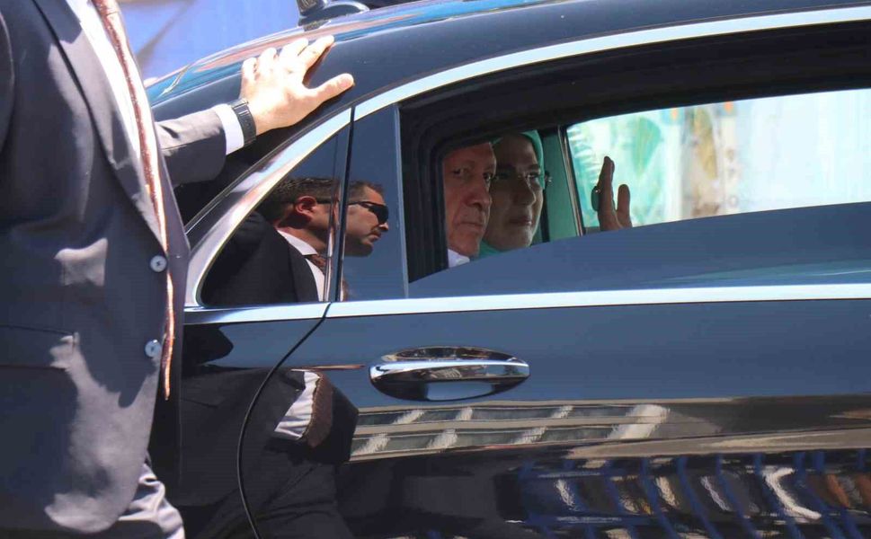 Cumhurbaşkanı Erdoğan, AK Parti 33. İstişare Toplantısı'nın ardından Sapanca'dan ayrıldı