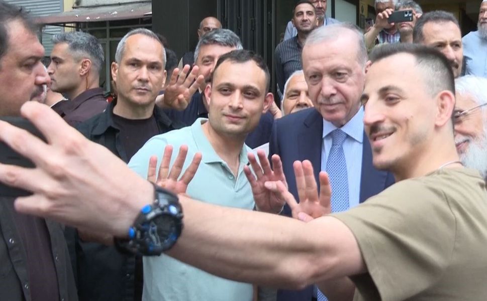 Cumhurbaşkanı Erdoğan Beyoğlu'nda vatandaşlarla buluştu