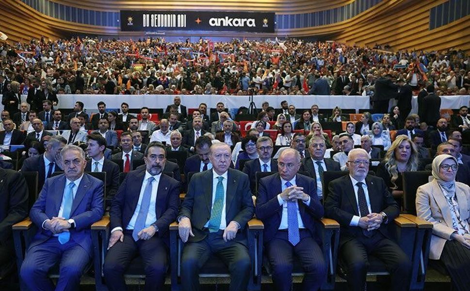Cumhurbaşkanı Erdoğan: 'Siyasi rakiplerimiz koltuk kavgası verirken biz Türkiye'yi geleceğe hazırlamanın mücadelesini veriyoruz'