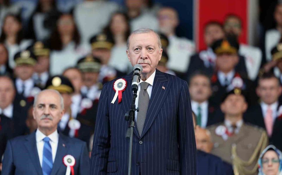 Cumhurbaşkanı Erdoğan: 'Zor, hassas ve mesuliyeti fevkalade yüksek bir görevi icra eden emniyet teşkilatımızın talep ve beklentilerini asla göz ardı etmiyoruz'