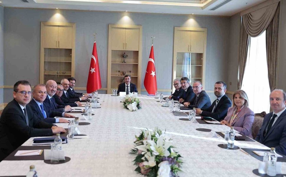 Cumhurbaşkanı Yardımcısı Yılmaz, Cumhurbaşkanlığı Ekonomi Politikaları Kurulu üyeleriyle bir araya geldi