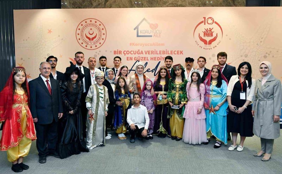 Emine Erdoğan: 'İnsanlık tüm çocuklarına sıcak bir yuva, adalet ve barış dolu bir dünya borçludur'