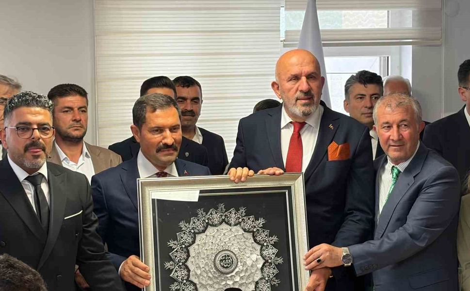 Hatay Valisi Mustafa Masatlı'ya 'Yılın Valisi' ödülü verildi