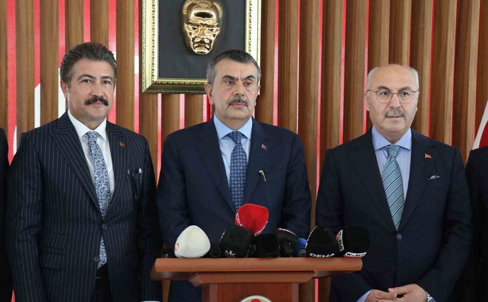 Milli Eğitim Bakanı Tekin: 'YKS'ye giren bütün gençlerimize başarılar diliyorum'