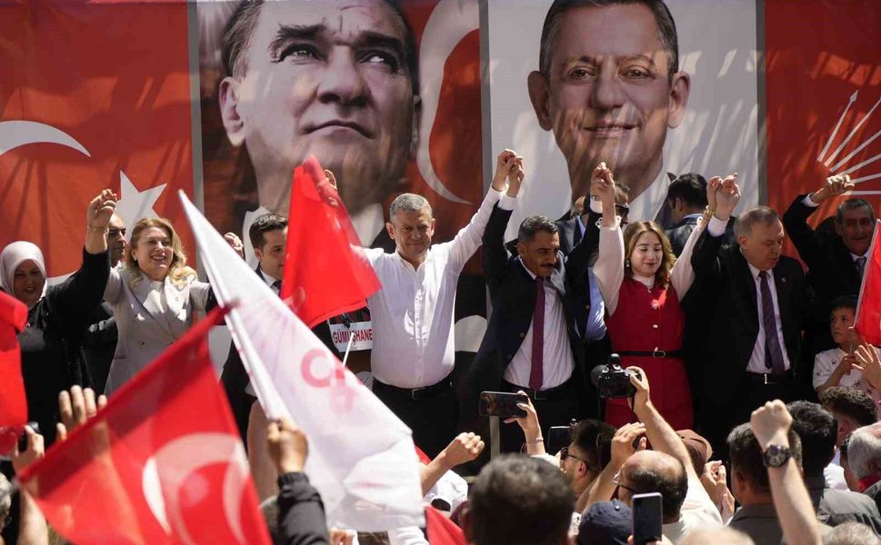 Özgür Özel Tekke'de konuştu