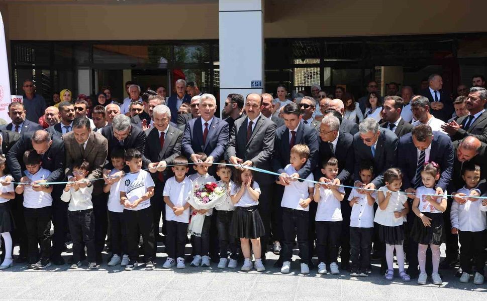 Ticaret Bakanı Ömer Bolat Konya'da kütüphane açılışına katıldı