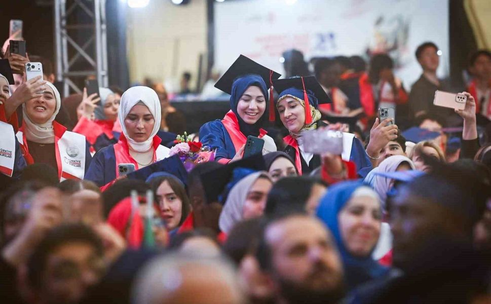 Türkiye Bursları dünyaya 2 bin 800 yeni gönül elçisi kazandırdı