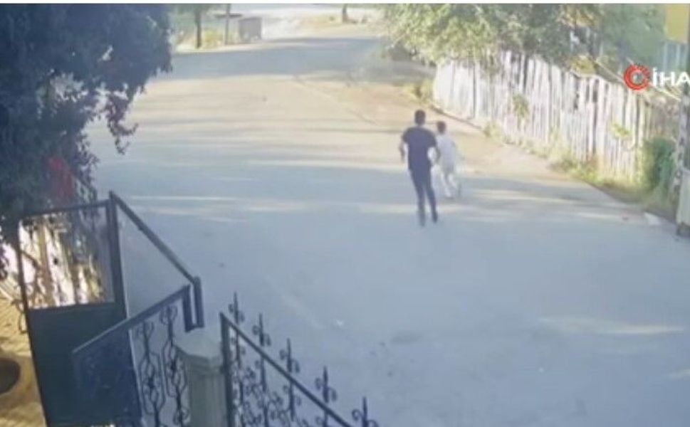 Deprem anında çocukların panik dolu kaçışı kamerada