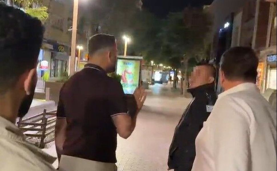 15 Temmuz pankartını indiren görevli, Ömer Halisdemir için 'Kim o' dedi