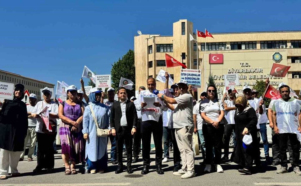 Aküzüm, işten çıkarılan işçiler ile bir araya geldi