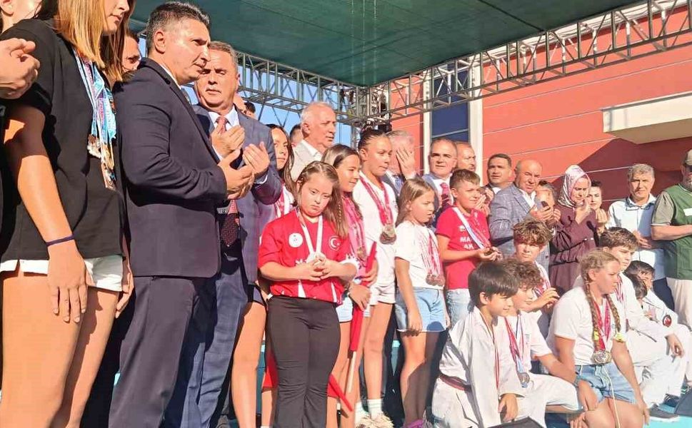 Bakan Bak'tan Marmaris'e olimpik havuz müjdesi