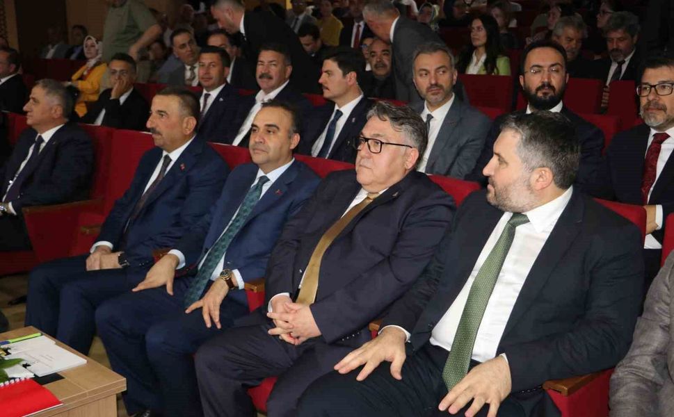 Bakan Kacır: 'NATO Zirvesi'nde Türkiye'nin gücü bir kez daha görüldü'