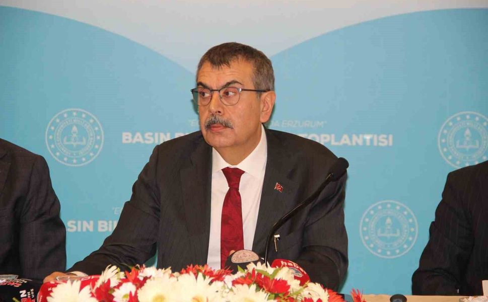 Bakan Tekin: 'Hedefimiz 19 Ağustos'ta kazmanın vurulmasını sağlayacak takvimi hayata geçirmek'