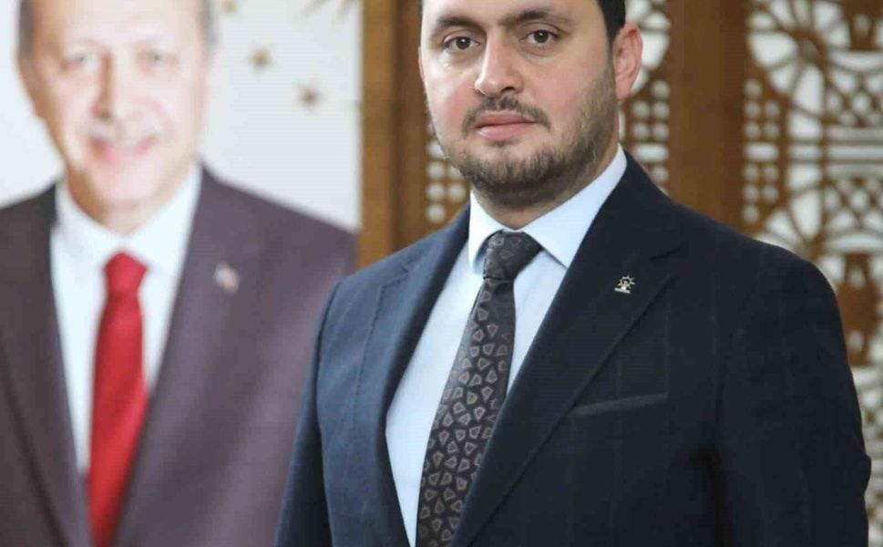 Başkan Selmanoğlu: 'Gençlerin önünü açan siyasi hareketiz'