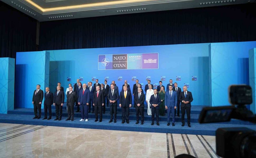 Çekya NATO'da iki liderle temsil edilen ilk ülke oldu