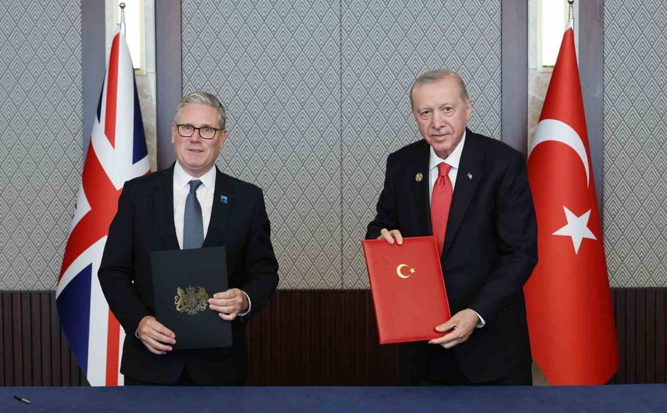 Cumhurbaşkanı Erdoğan ve İngiltere Başbakanı Starmer arasındaki görüşmede, Türkiye ile Birleşik Krallık arasında Güvenlik ve Savunma Ortaklığı Belgesi imzalandı.