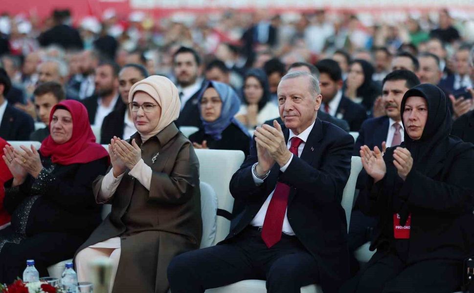 Emine Erdoğan: '15 Temmuz, tarihi bir dönüm noktasıdır'