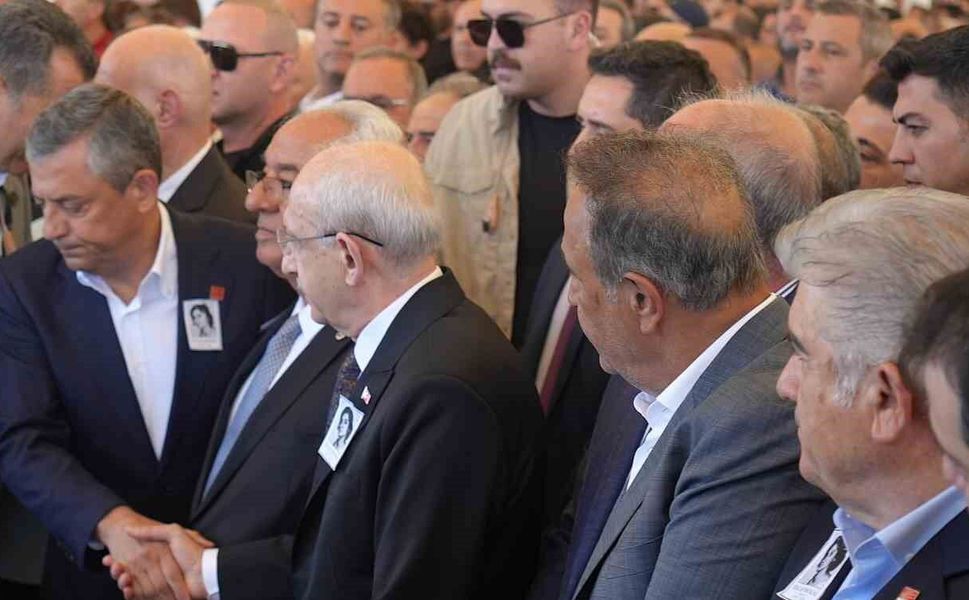 Eski CHP Genel Başkanı Deniz Baykal'ın eşi Olcay Baykal, toprağa verildi