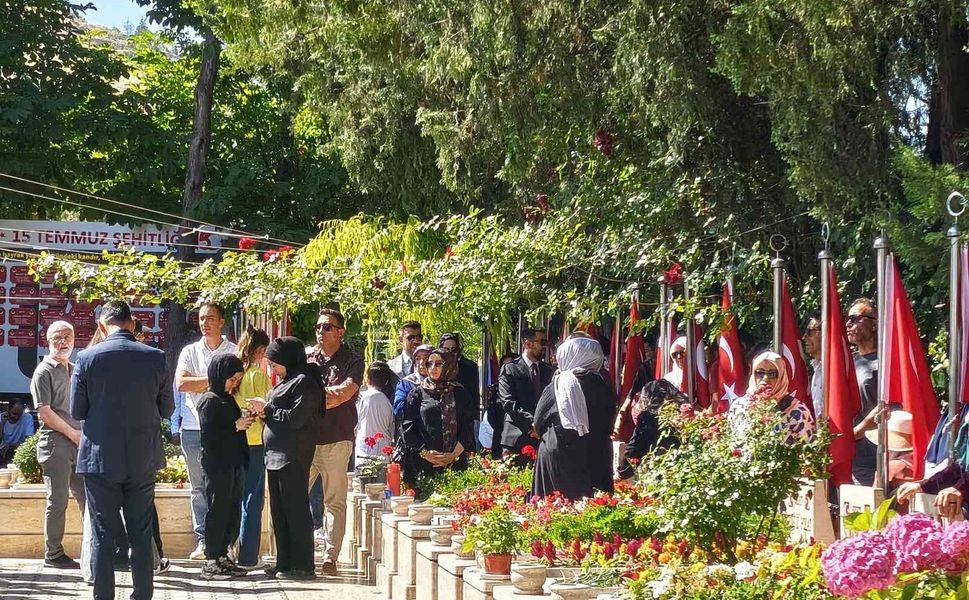 İçişleri Bakanı Çiftçi 15 Temmuz Şehitliği'ndeki anma programına katıldı