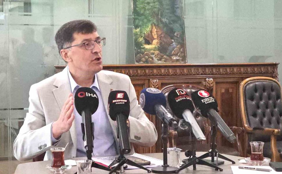 Kütahya Belediye Başkanı Kahveci: 'Alnımız açık, başımız dik, görevimizin başındayız'