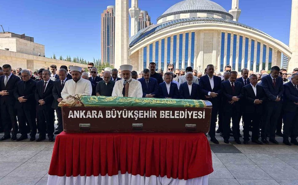 Milli Savunma Bakan Yardımcısı Alpaslan Kavaklıoğlu'nun vefat eden eşi ebediyete uğurlandı