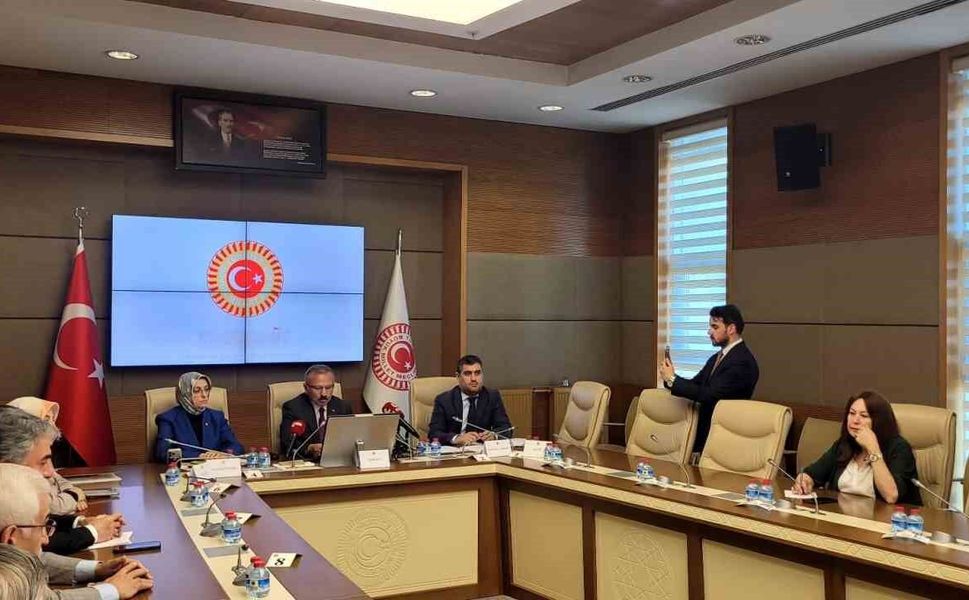 Öğrencilerden 'Okullarda akıllı telefon yasaklasın' talebi