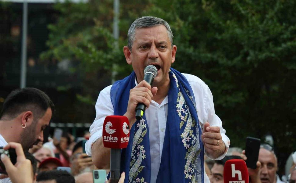 Özgür Özel'den yeni parti sinyali: 'Sizi hiç üzmeden yeni bir yol açacağız'