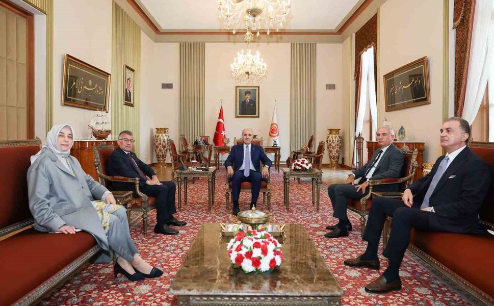 TBMM Başkanı Kurtulmuş'tan AK Parti'ye ziyaret