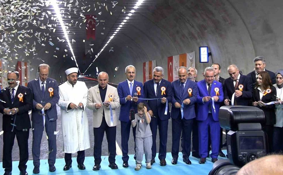 Abdulkadir Uraloğlu: 'Çamlıhemşin tüneli ve Ayder yoluyla yıllık 772 milyon lira tasarruf sağlayacağız'