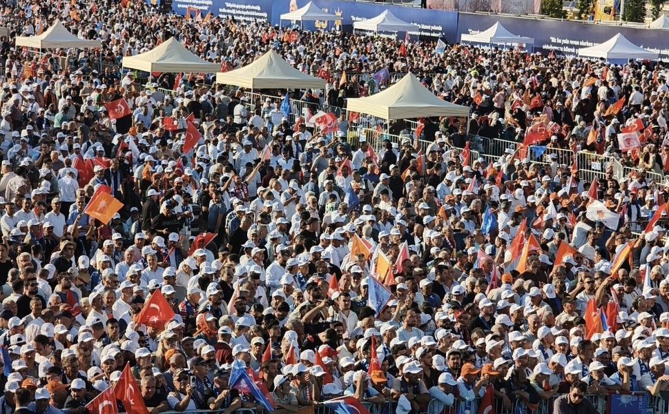 AK Parti'nin 25. yıl mitingine vatandaşlardan yoğun ilgi