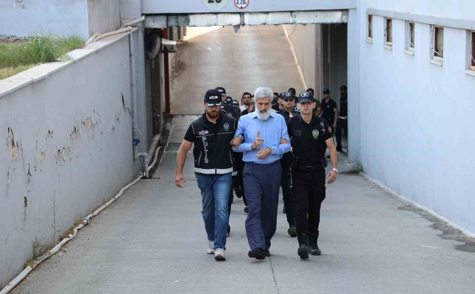 'Alparslan Kuytul Suç Örgütü' soruşturmasında Alparslan Kuytul ve eşi tutuklandı