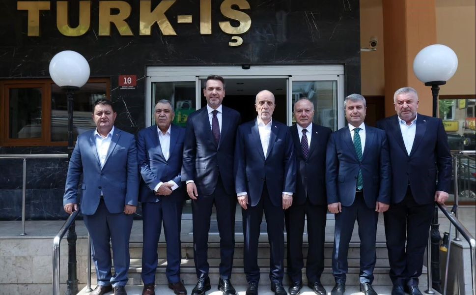 Bakan Bayraktar, Türk-İş Genel Başkanı Atalay ile bir araya geldi