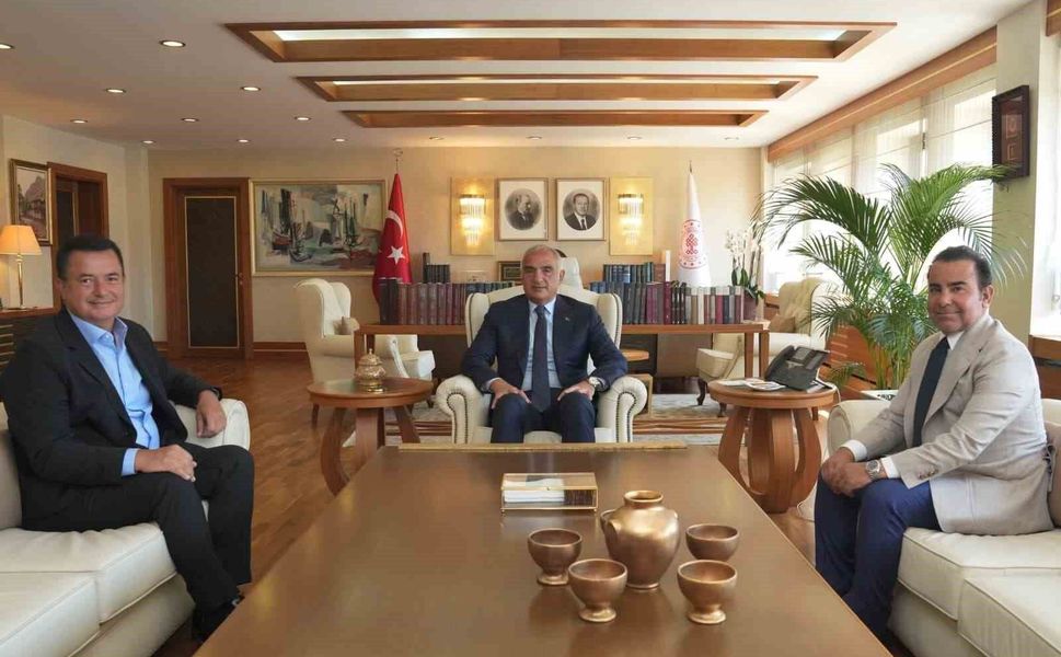 Bakan Ersoy ile Acun Ilıcalı bir araya geldi