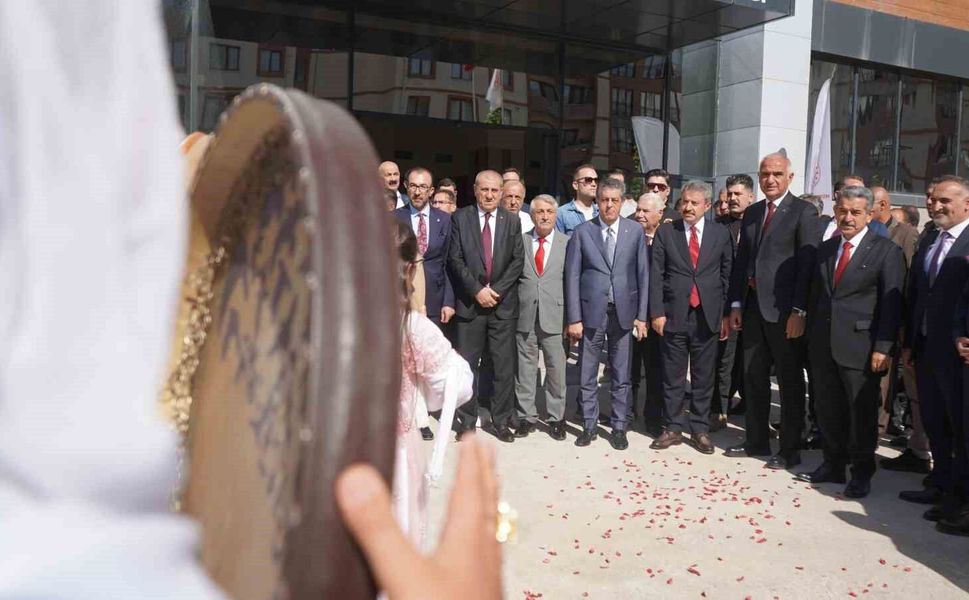 Bakan Ersoy: 'Kütüphaneler artık yalnızca kitap okunan yerler değil araştırmanın, üretimin, inovasyonun ve kültürel gelişimin merkezi haline geldi'
