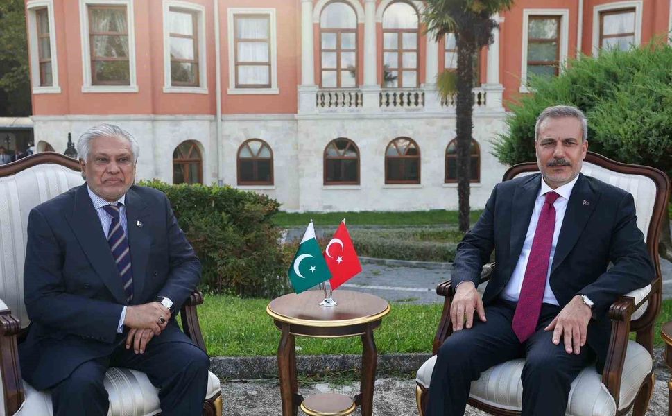 Bakan Fidan, Pakistanlı mevkidaşı Dar ile bir araya geldi