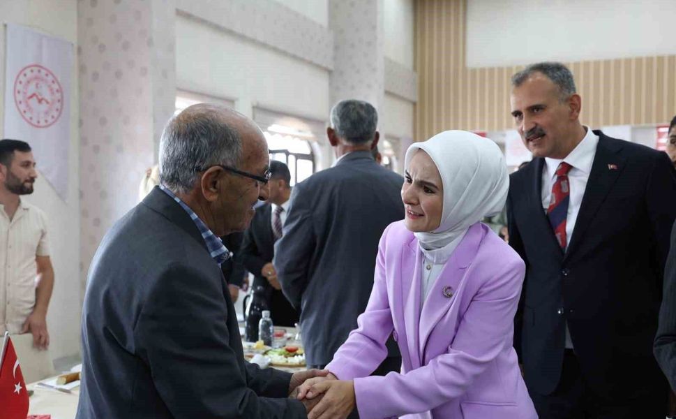 Bakan Göktaş, Ağrı'da şehit yakınları ve gazilerle buluştu: 'Terörsüz Türkiye tarihi bir adımdır'