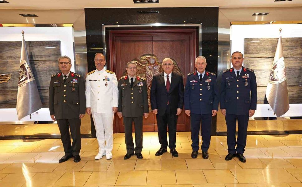 Bakan Güler, Hava Kuvvetleri Komutanlığında devir teslim törenine katıldı